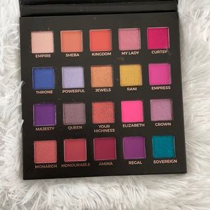 New the queen palette